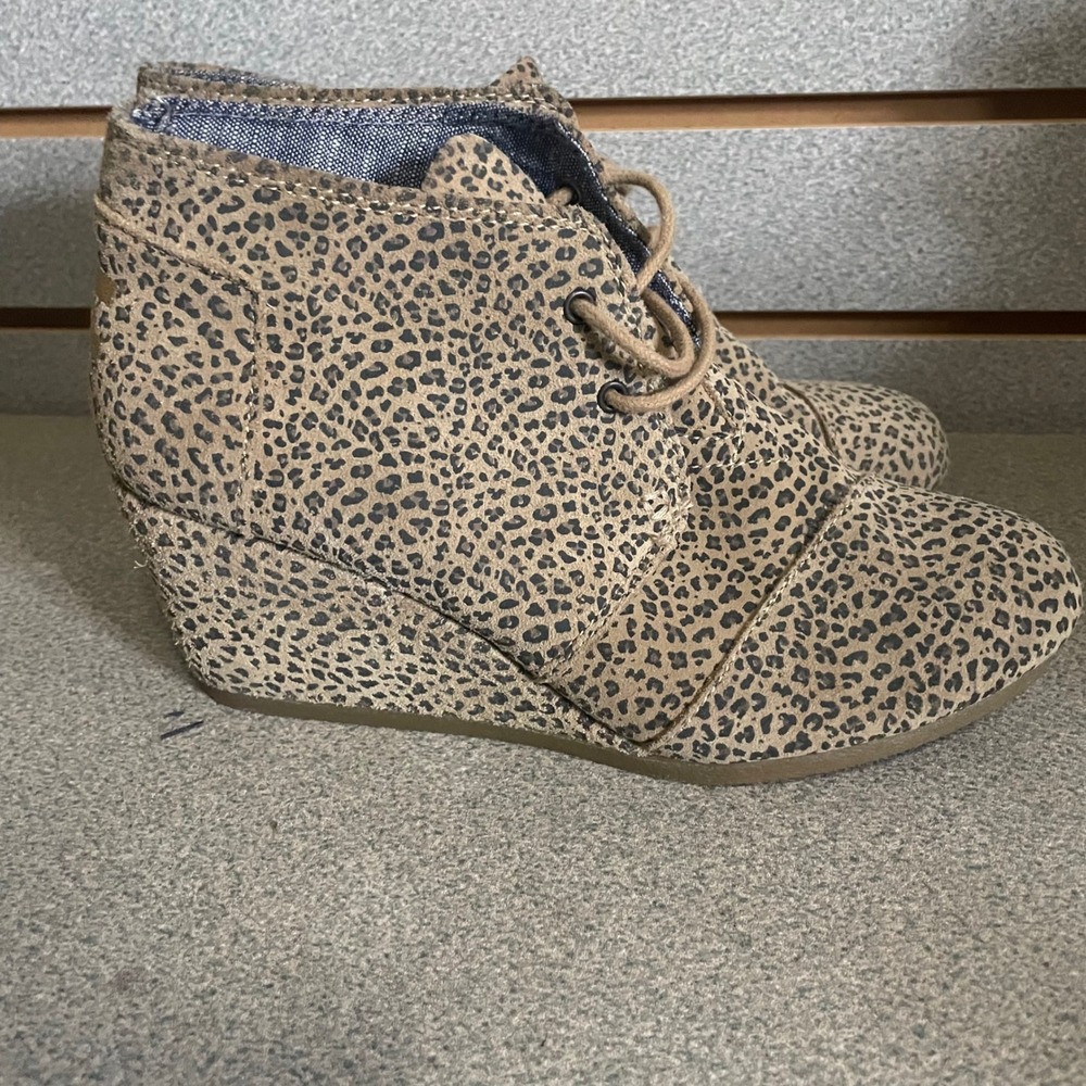 TOMS‎ Desert Wedge Leopard Print Lace Up Ankle Booties Shoes Women's Size 7.5